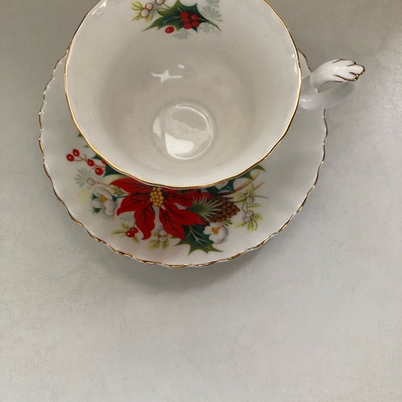 Vintage Royal Albert Yuletide Tea Cup and Saucer - Picture 2 of 5
